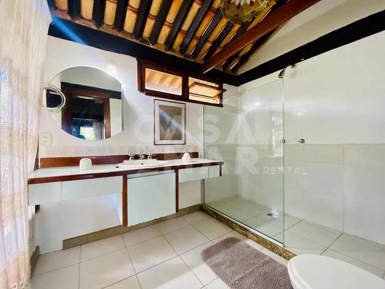 Casa em Geribá pé na areia, salão de jogos e espaço lounge.