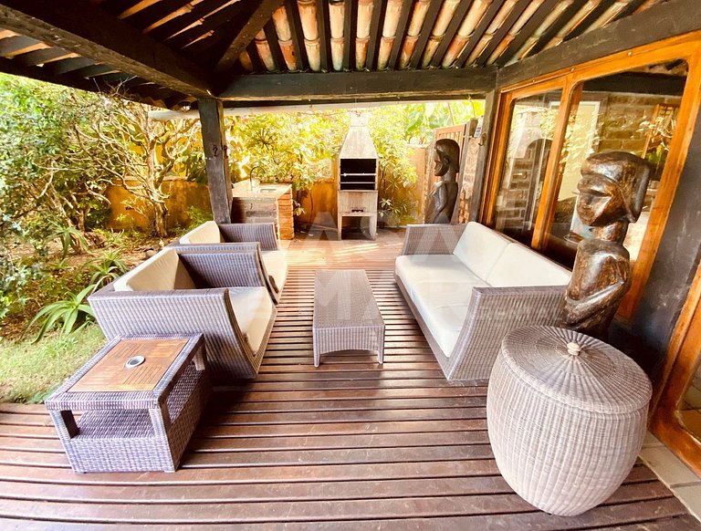 Casa em Geribá pé na areia, salão de jogos e espaço lounge.