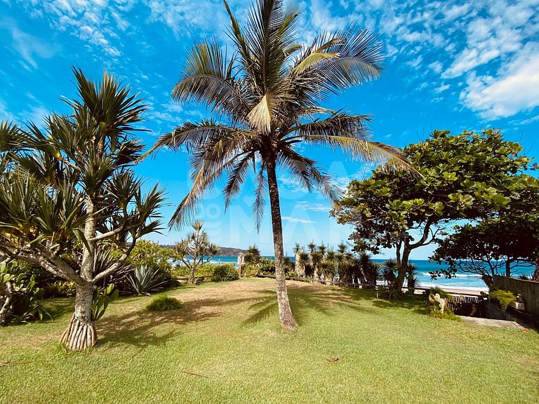 Casa em Geribá pé na areia, salão de jogos e espaço lounge.