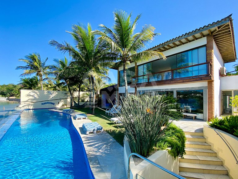 Uma casa incomparável com 6 suítes na Ferradura