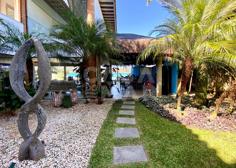 Uma casa incomparável com 6 suítes na Ferradura