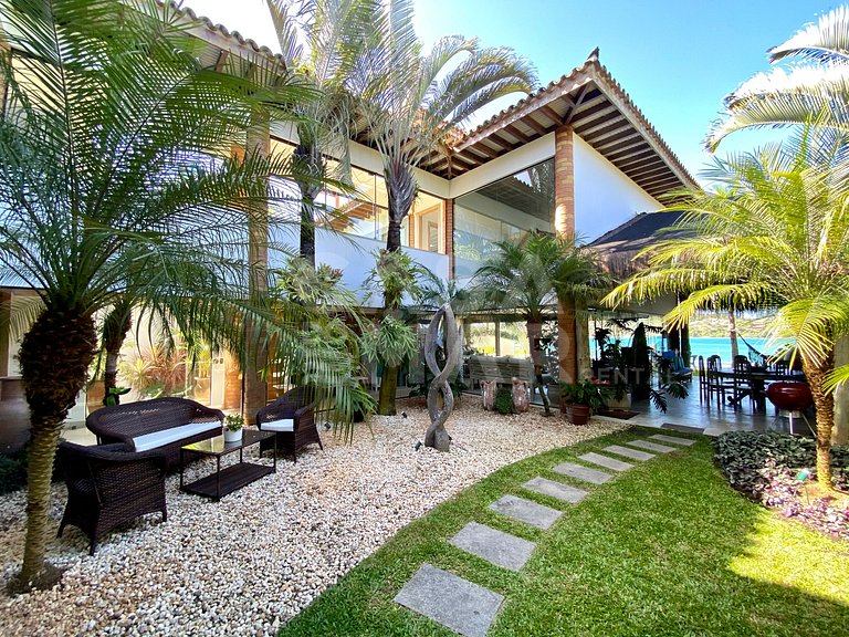 Uma casa incomparável com 6 suítes na Ferradura