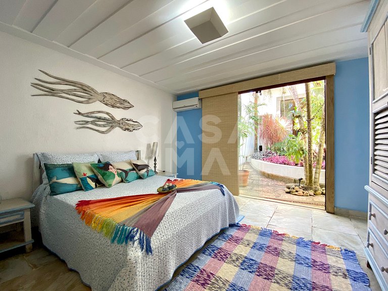 An incomparable house with 6 suites in Ferradura