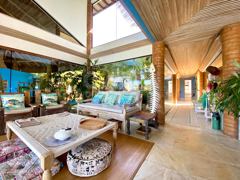 An incomparable house with 6 suites in Ferradura