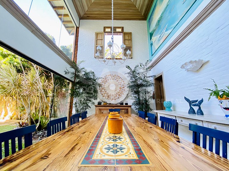An incomparable house with 6 suites in Ferradura
