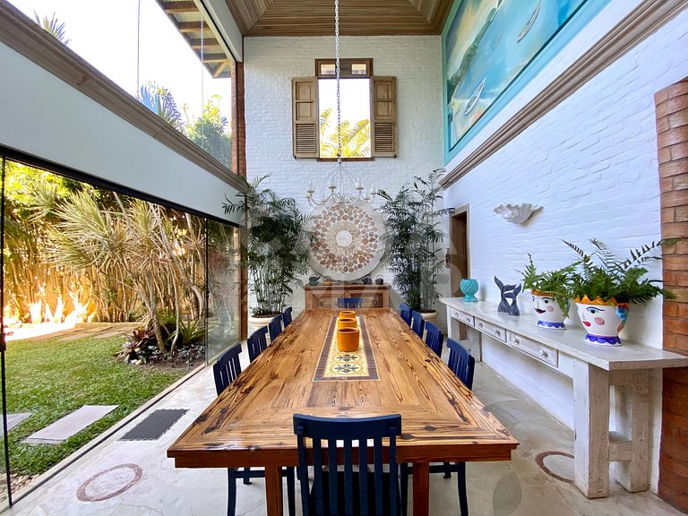 An incomparable house with 6 suites in Ferradura
