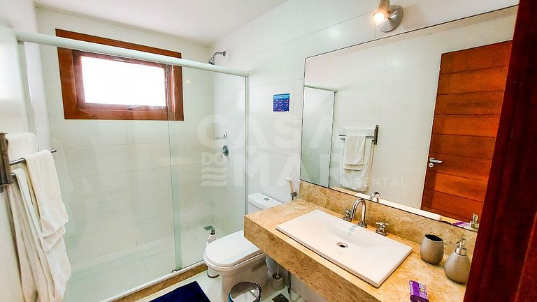 Exceptional house with 8 suites in Ferradura, 30 meters from