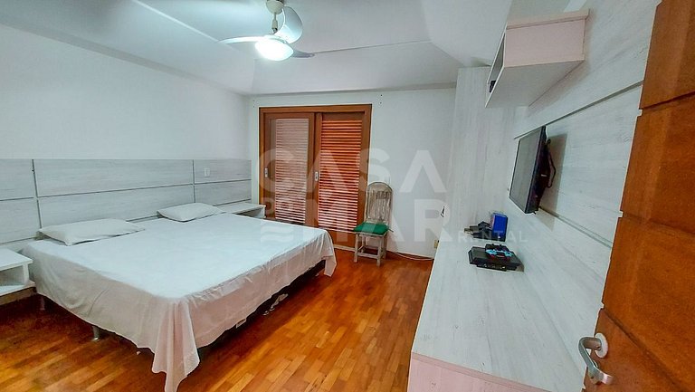 Excepcional casa com 8 suítes na Ferradura a 30 metros da pr