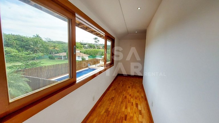 Exceptional house with 8 suites in Ferradura, 30 meters from
