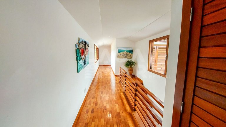 Excepcional casa com 8 suítes na Ferradura a 30 metros da pr