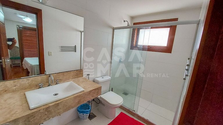 Excepcional casa com 8 suítes na Ferradura a 30 metros da pr