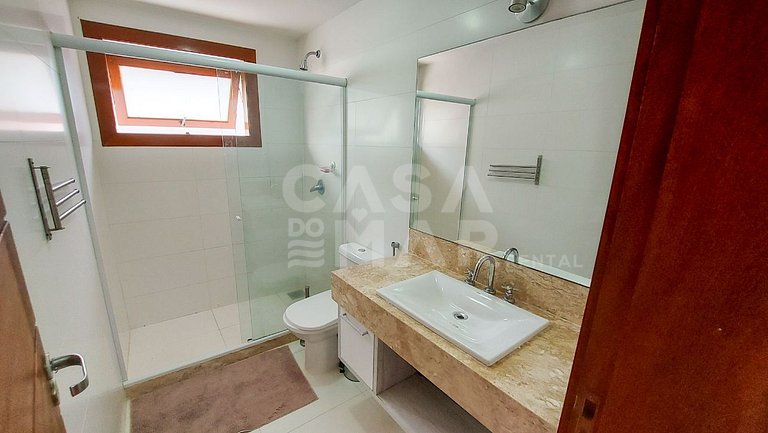 Excepcional casa com 8 suítes na Ferradura a 30 metros da pr