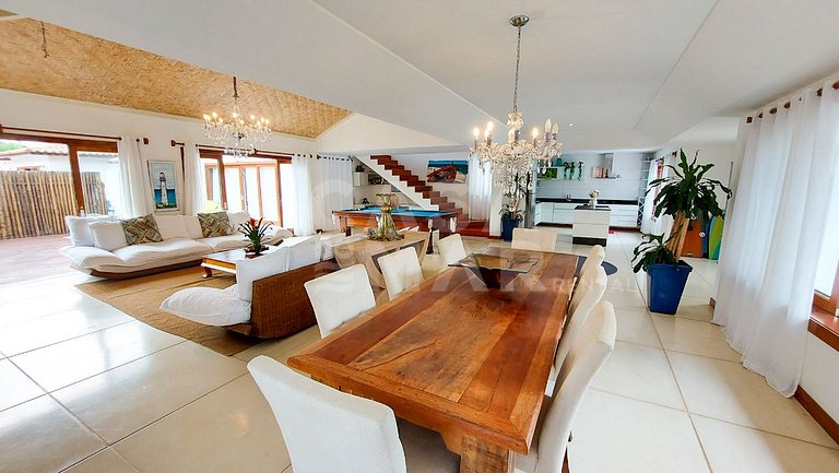 Excepcional casa com 8 suítes na Ferradura a 30 metros da pr