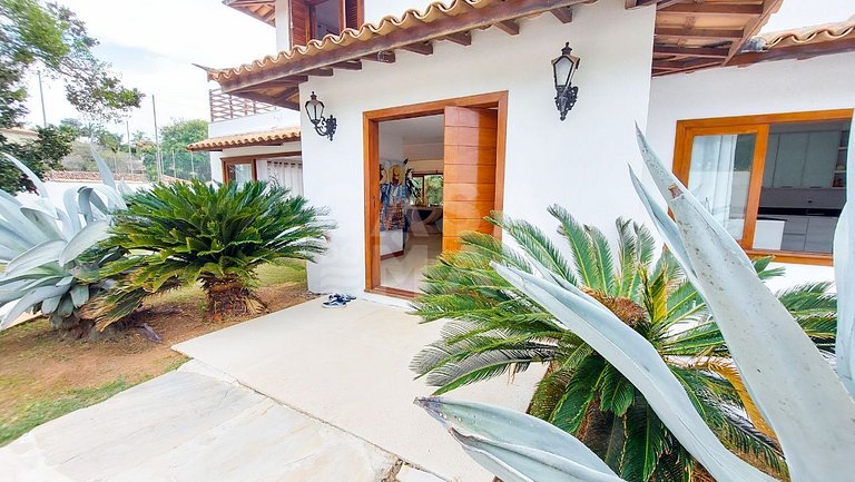 Excepcional casa com 8 suítes na Ferradura a 30 metros da pr