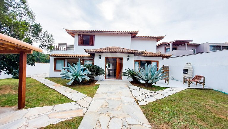 Exceptional house with 8 suites in Ferradura, 30 meters from