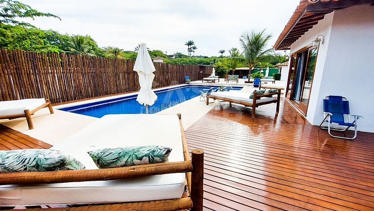 Exceptional house with 8 suites in Ferradura, 30 meters from