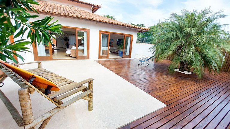 Excepcional casa com 8 suítes na Ferradura a 30 metros da pr