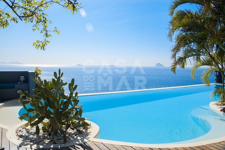 Linda mansão no Joá, com sete suítes, e vista