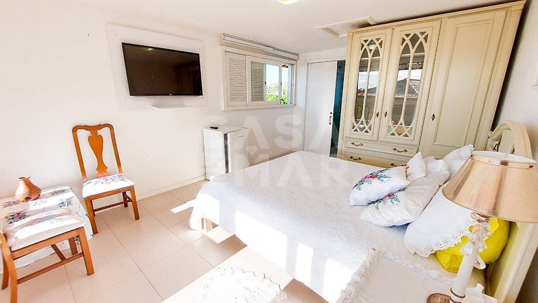 BEAUTIFUL CONDOMINIUM HOUSE WITH A PRIVILEGED VIEW TO FERRAD