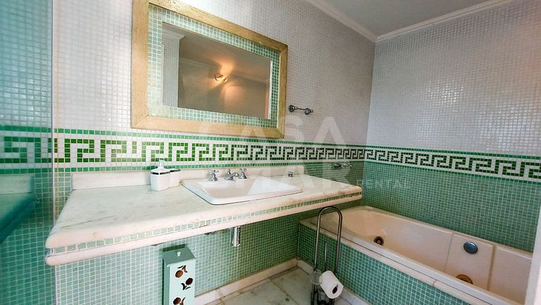 BEAUTIFUL CONDOMINIUM HOUSE WITH A PRIVILEGED VIEW TO FERRAD
