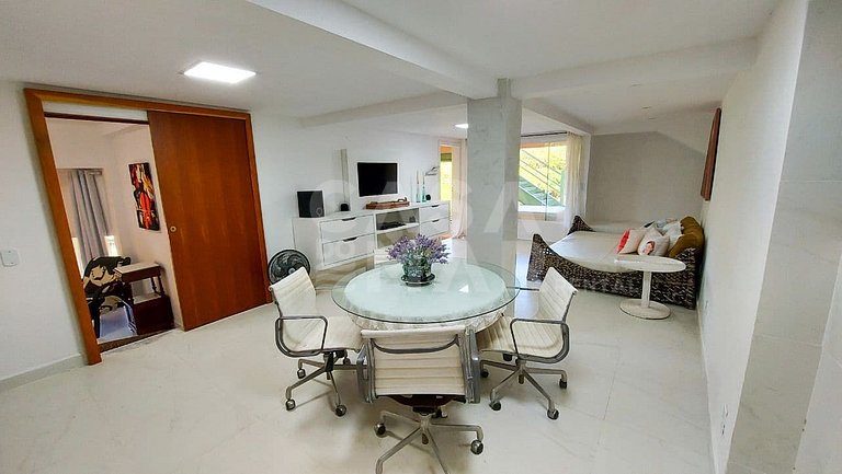 BEAUTIFUL CONDOMINIUM HOUSE WITH A PRIVILEGED VIEW TO FERRAD