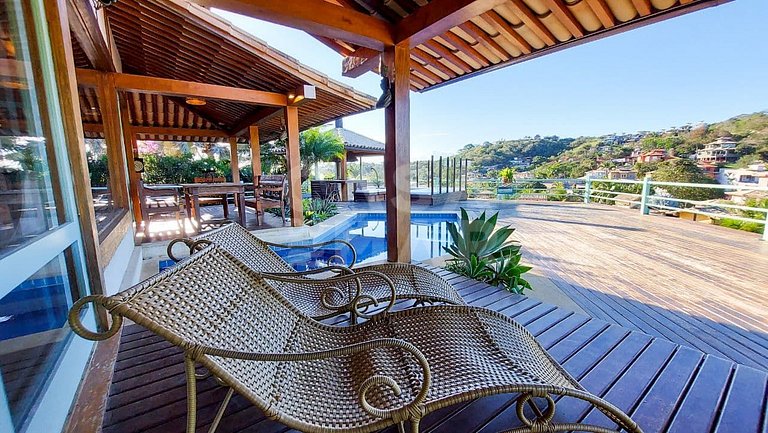 BEAUTIFUL CONDOMINIUM HOUSE WITH A PRIVILEGED VIEW TO FERRAD
