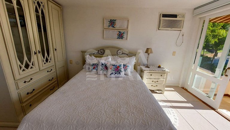BEAUTIFUL CONDOMINIUM HOUSE WITH A PRIVILEGED VIEW TO FERRAD