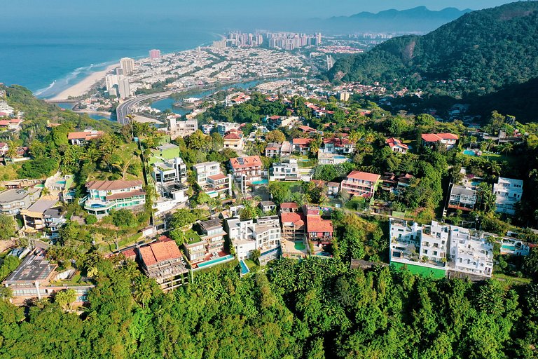 Mansão no Joá, com piscina de borda infinita com vista linda