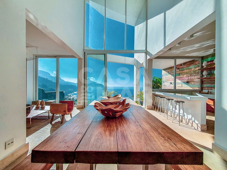 Mansão no Joá, com piscina de borda infinita com vista linda