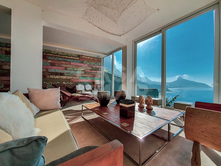 Mansão no Joá, com piscina de borda infinita com vista linda