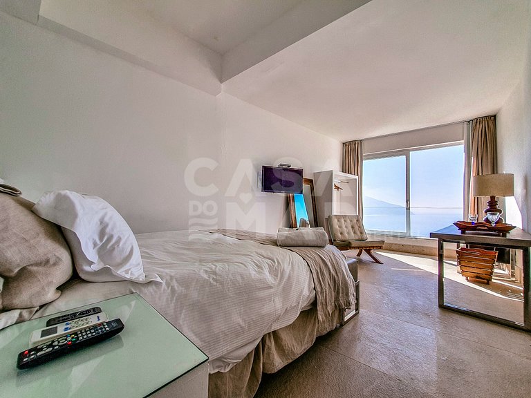 Mansão no Joá, com piscina de borda infinita com vista linda