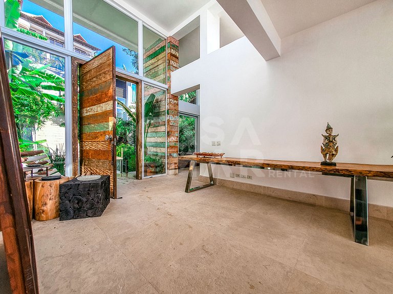 Mansão no Joá, com piscina de borda infinita com vista linda