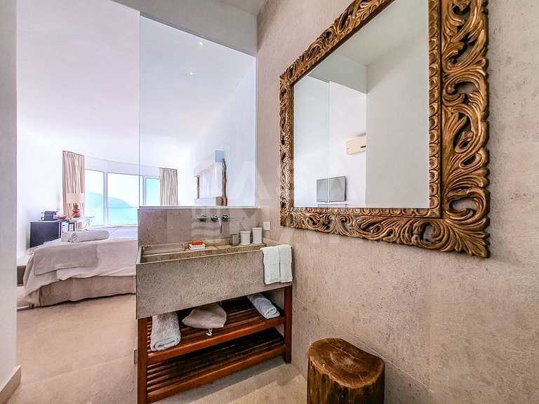 Mansão no Joá, com piscina de borda infinita com vista linda