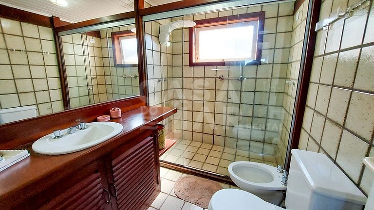 Linda casa com cinco suítes, pé na areia em Geribá.