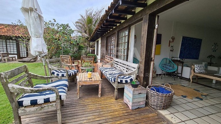 Uma casa charmosa, em condomínio pé na areia, Praia Rasa.