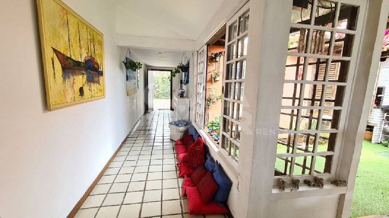 Uma casa charmosa, em condomínio pé na areia, Praia Rasa.