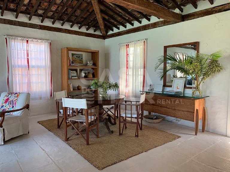 Linda casa com piscina e deck para o canal, em condomínio fe