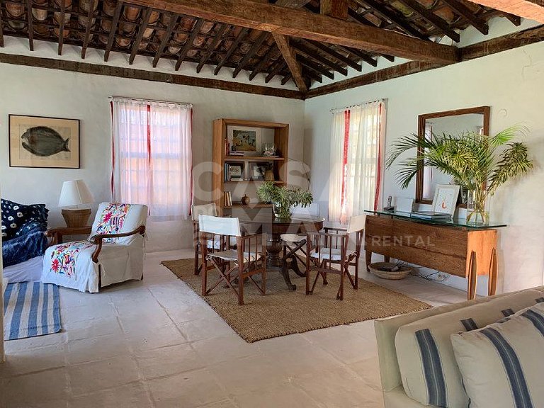 Linda casa com piscina e deck para o canal, em condomínio fe