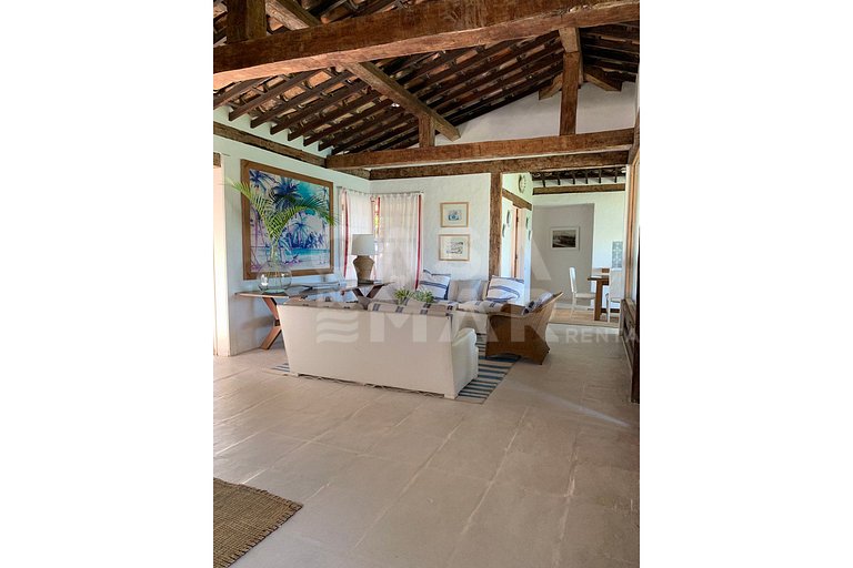 Linda casa com piscina e deck para o canal, em condomínio fe
