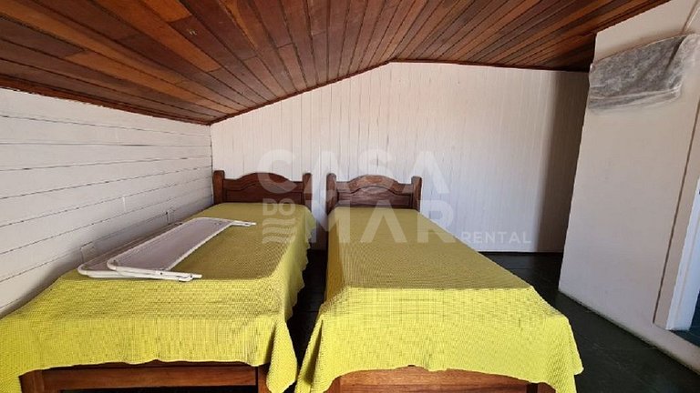 Casa em Manguinhos, próximo ao clube de velas, com ampla áre