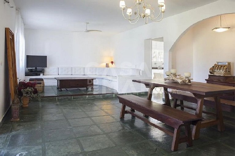 Casa em Manguinhos, próximo ao clube de velas, com ampla áre