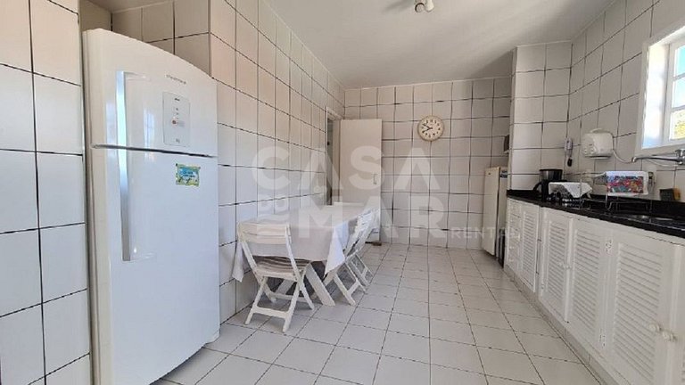 Casa em Manguinhos, próximo ao clube de velas, com ampla áre