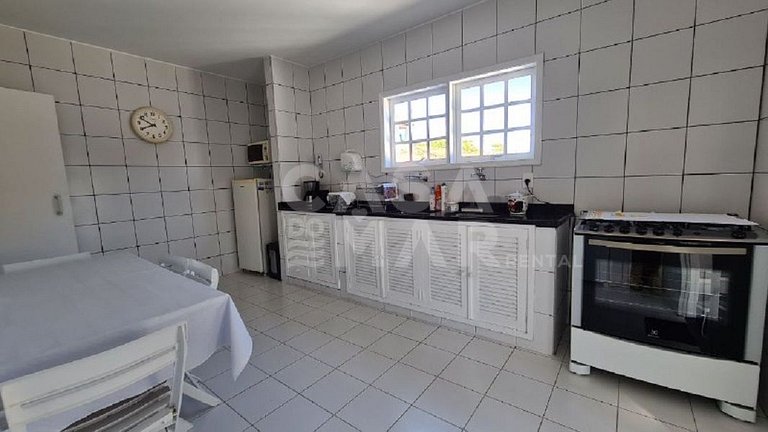 Casa em Manguinhos, próximo ao clube de velas, com ampla áre