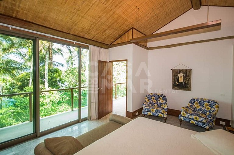 Uma ilha excepcional com sete suítes, píer, sala de cinema
