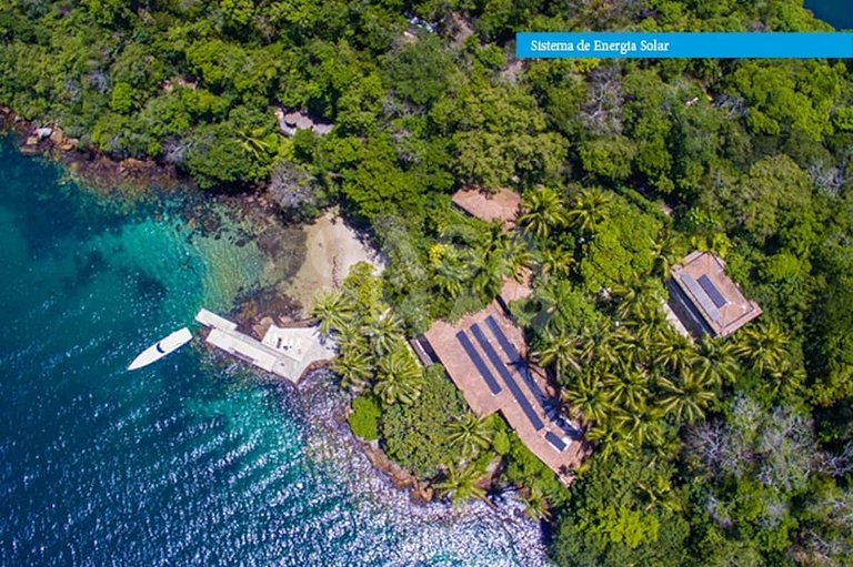 Uma ilha excepcional com sete suítes, píer, sala de cinema