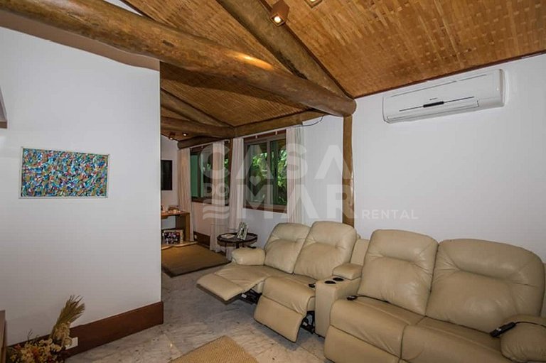 Uma ilha excepcional com sete suítes, píer, sala de cinema