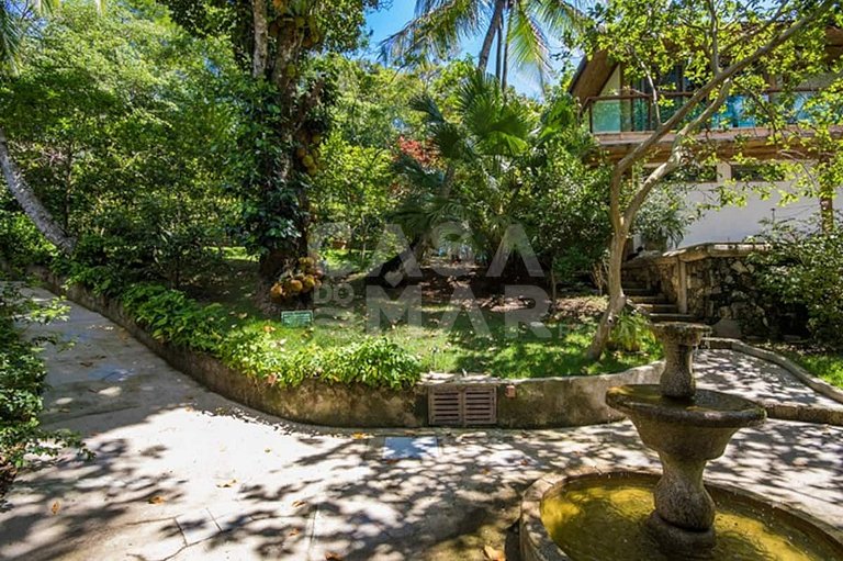 Uma ilha excepcional com sete suítes, píer, sala de cinema