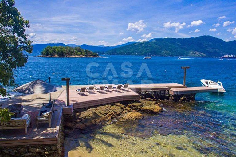 Uma ilha excepcional com sete suítes, píer, sala de cinema