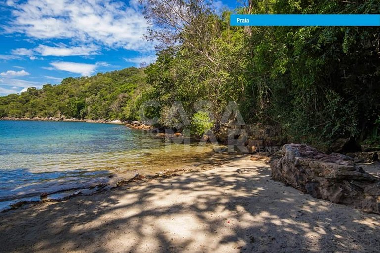 Uma ilha excepcional com sete suítes, píer, sala de cinema
