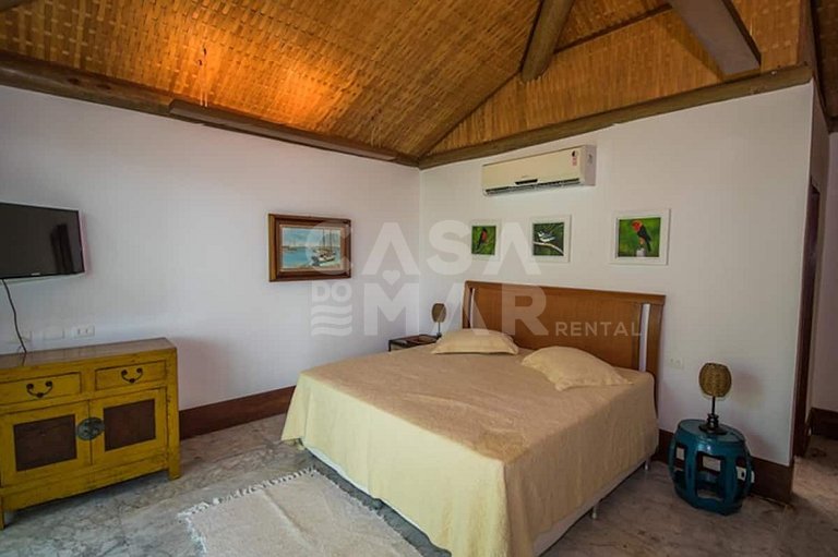 Uma ilha excepcional com sete suítes, píer, sala de cinema